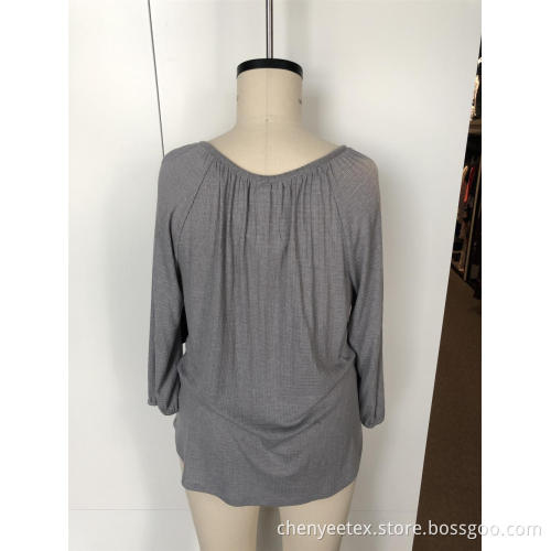 Long sleeves with v-neck and small buttons